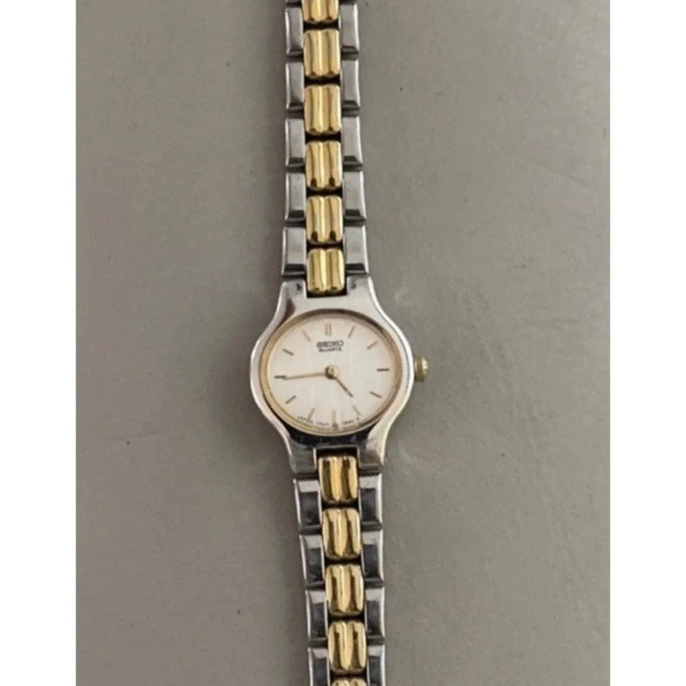 Vintage‎ Seiko Women's Two Tone Quartz Wristwatch 1F20-5B20 *Needs Battery*